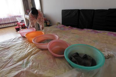 广昌楼上漏水，住户失联，小区没物管，业主维权难！律师来支招……